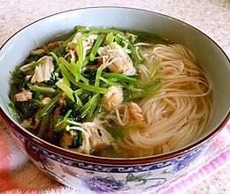 芹菜金针菇肉丝面的做法