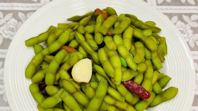 #夏日鲜味轻享健康#夏日吃不胖的小零食推荐：盐水五香毛豆的做法