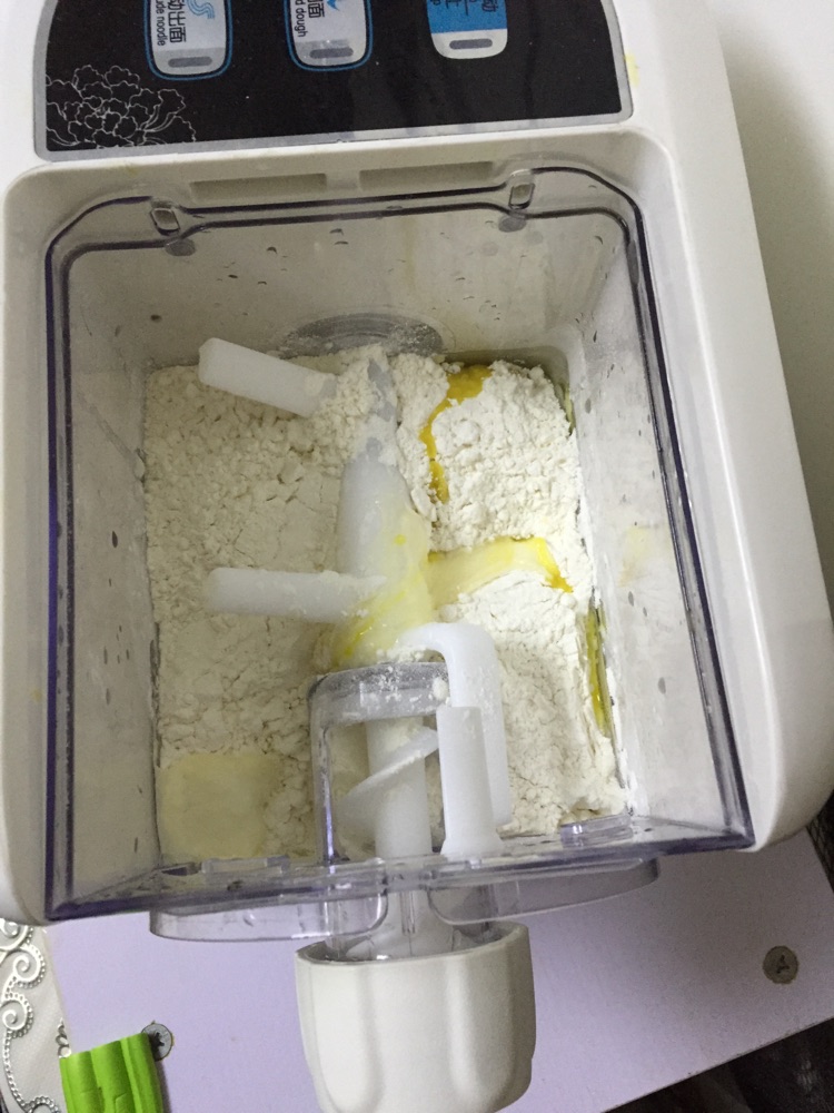 【宝宝辅食】鸡蛋胡萝卜高汤面的做法图解3