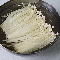 秒杀烧烤店的蒜蓉金针菇#冰箱剩余食材大改造#的做法图解1