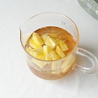 椰奶菠萝炖桃胶雪燕（小南瓜电炖杯食谱）的做法图解5