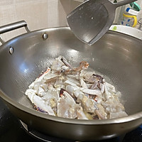 ✨螃蟹这样做孩子超爱吃 蟹肥汁鲜 嘬几口蟹肉就入口了的做法图解1