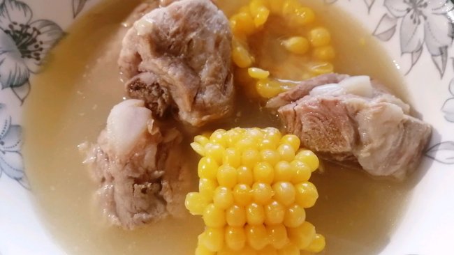 香甜玉米排骨汤的做法
