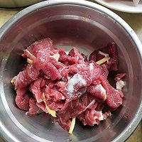 美味与颜值并存的:彩椒爆牛肉的做法图解3