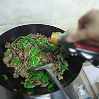 青椒炒牛肉的做法图解2
