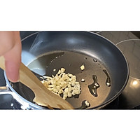 鲜虾菌菇炒蛋的做法图解4