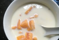 木瓜炖牛奶的做法