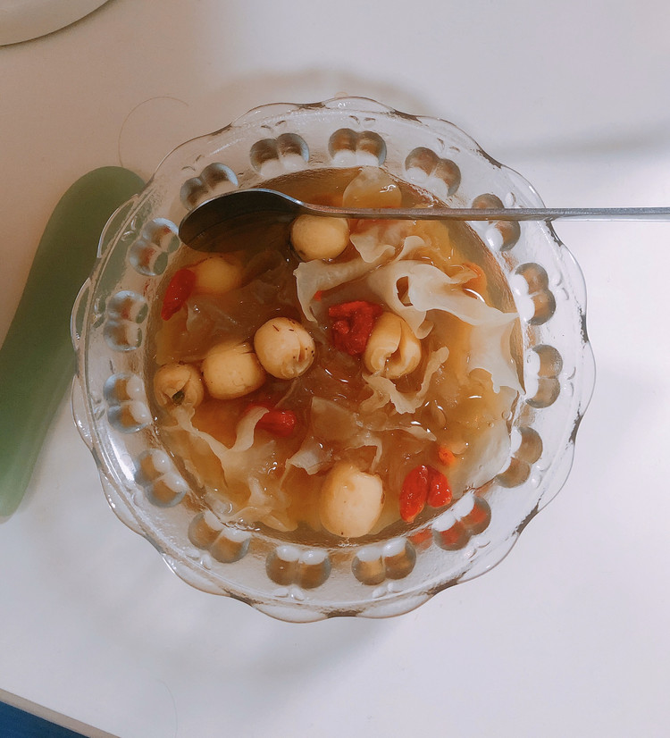 银耳莲子羹的做法