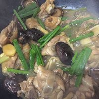 香菇焖爽滑鸡腿块的做法图解13
