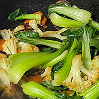 #本周热榜#时蔬腊肠杂粮饭的做法图解4