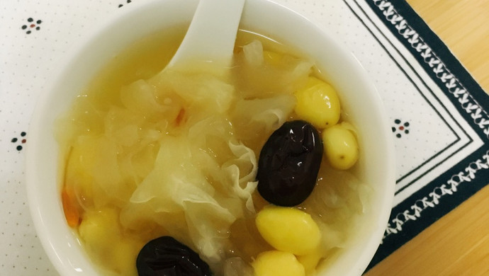 银耳红枣枸杞羹