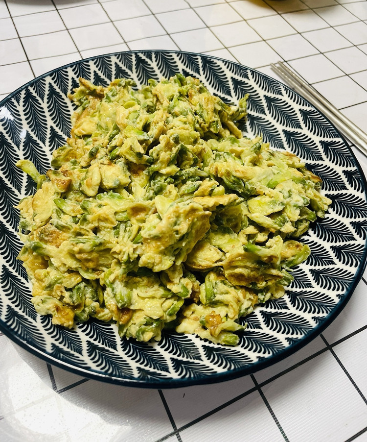 春天的味道—槐树花炒鸡蛋的做法