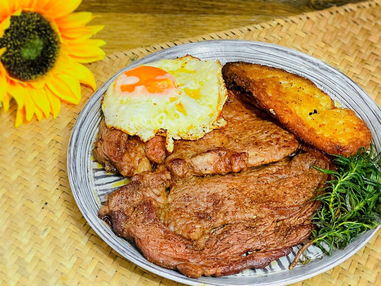 薯饼牛排套餐的做法