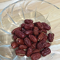 红枣百合银耳莲子汤的做法图解2