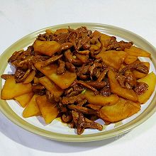 酱肉土豆烧蘑菇