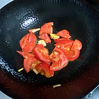 【孕妇食谱】番茄炒金针菇，红白搭配，营养丰富还超级下饭！的做法图解3