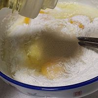 东菱面包机-松软奶香蛋香小面包的做法图解8