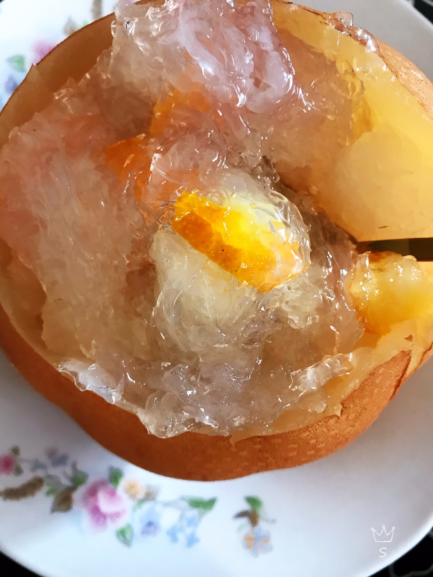 Stewed pear with bird's nest
