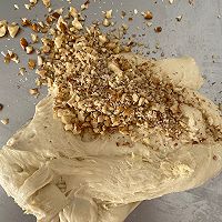 #烘焙美学大赏#核桃布里奥斯面包的做法图解2