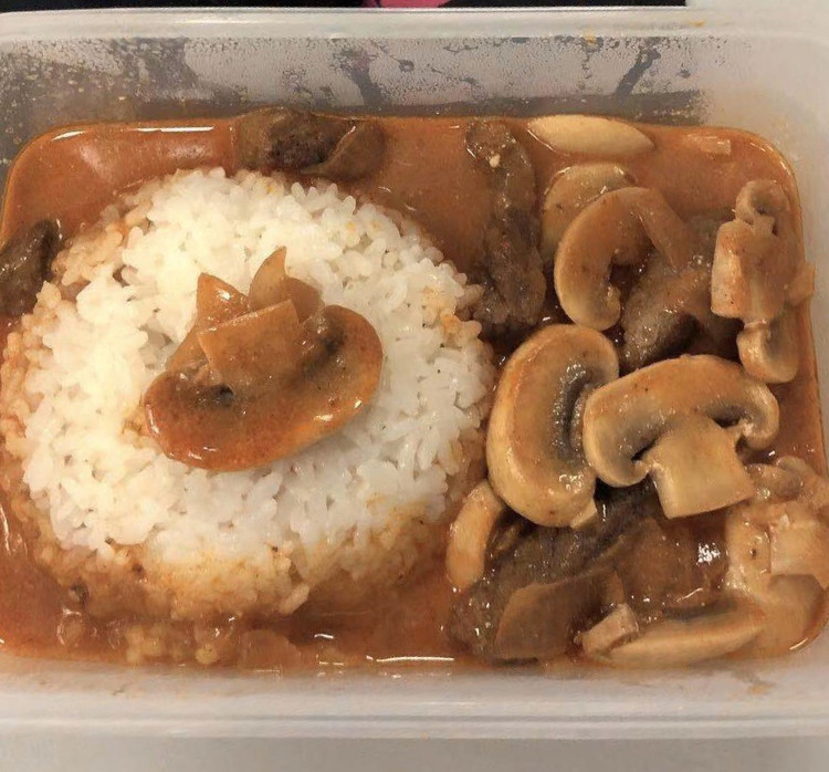 俄罗斯名菜：斯特罗加诺夫牛肉的做法