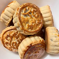 广式莲蓉蛋黄月饼的做法图解2