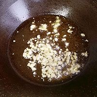 腊肠炒茭白的做法图解2