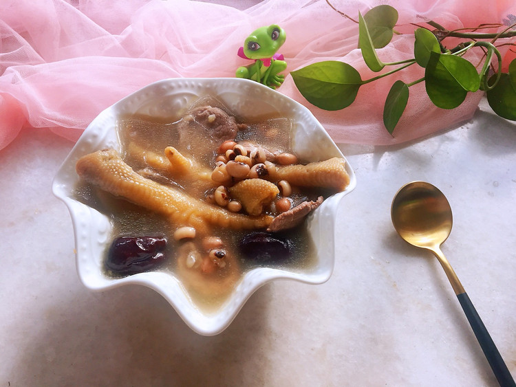 花生眉豆鸡脚汤的做法