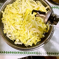 酸辣甜白菜丝—快手下饭菜#舌尖上的春宴#的做法图解2