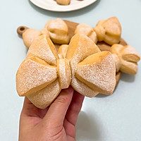 奶香炼乳蝴蝶结面包的做法图解16