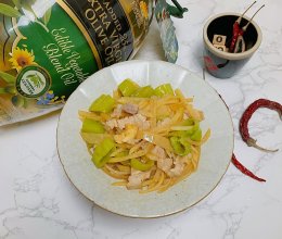 #金龙鱼橄榄油调和油520美食菜谱#土豆丝炒青椒肉片的做法