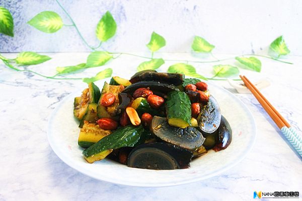 老醋黄瓜皮蛋花生米