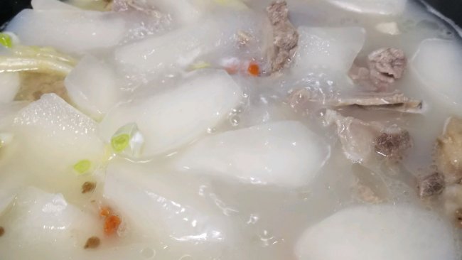 白萝卜羊排汤的做法