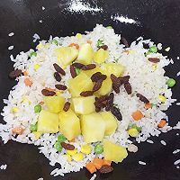 泰式经典【虾仁菠萝炒饭】的做法图解5