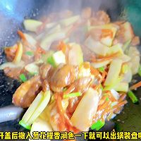 #春日露营# 鸡腿肉炒蒲瓜的做法图解6