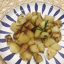 #我要上首焦#迷迭香煎土豆，两种食材制作出一道美味佳肴
