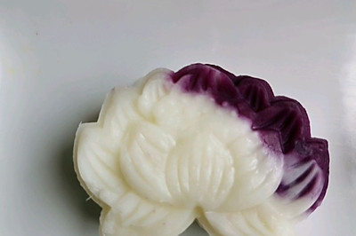 美容养颜的蜂蜜山药紫薯凉糕