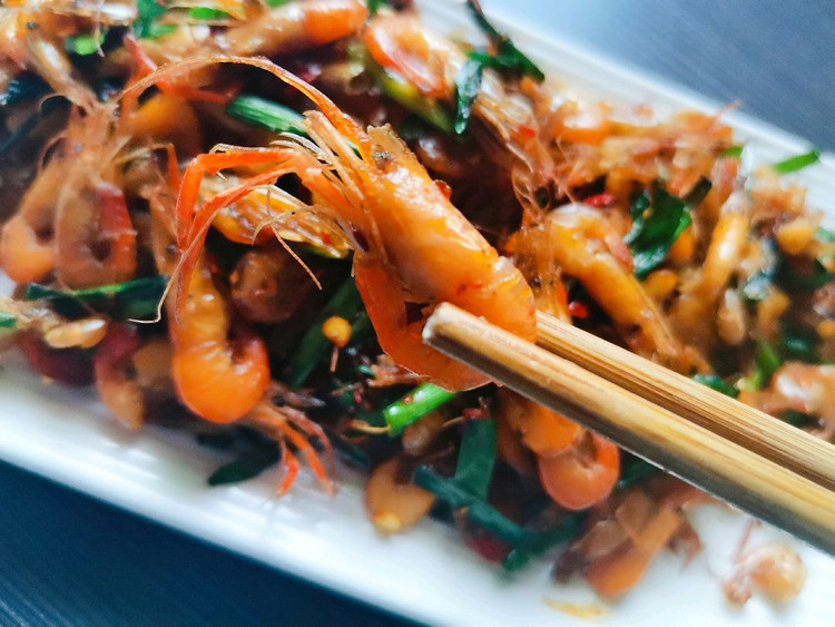 韭菜炒小虾的做法