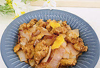 #吃出健康，解决假胖#洋葱炒酥肉的做法