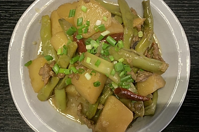 妈妈味道的豆角肉丝炖土豆