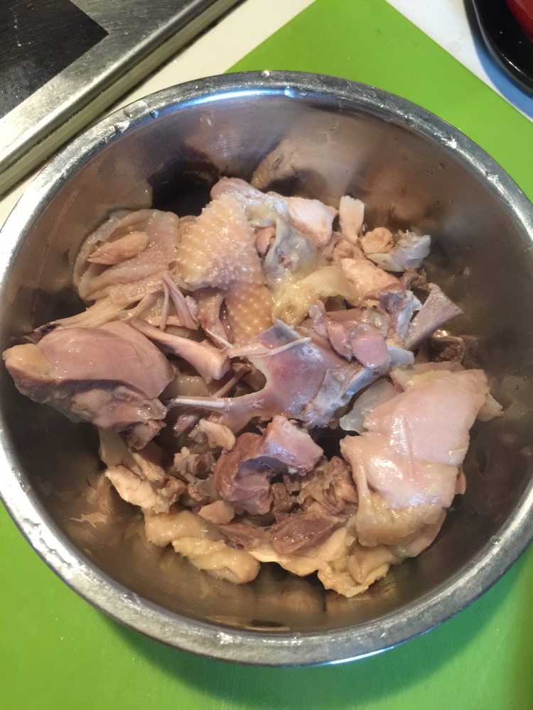 茶树菇炖鸡的做法图解1
