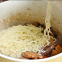#感恩节为TA做顿饭#加拿大北极虾香辣海鲜拌面的做法图解10