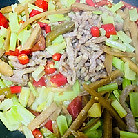 泡椒炒牛肉丝儿的做法图解9