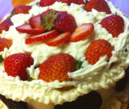 心中那一抹悸动--草莓奶油巧克力蛋糕的做法