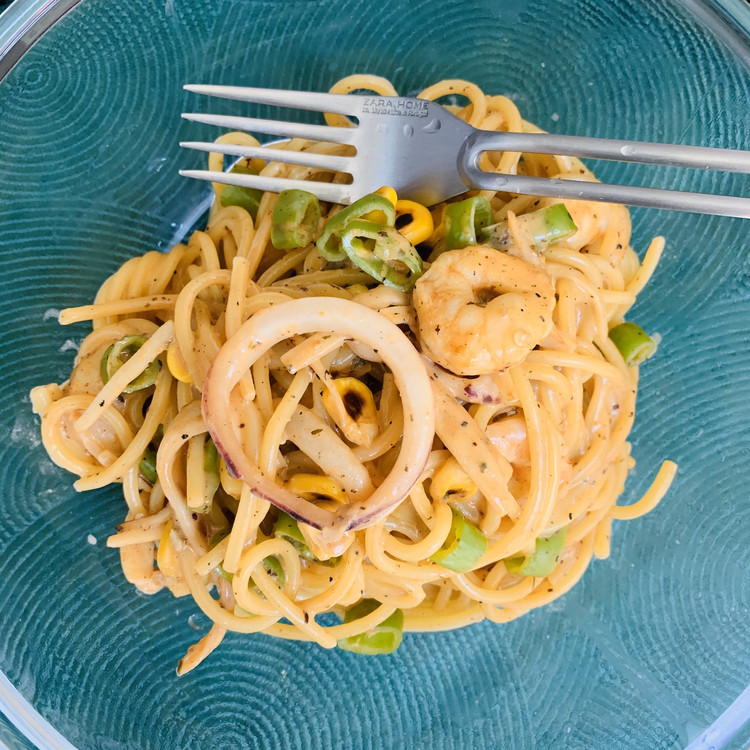 Ramona鲜虾鱿鱼奶油意面的做法