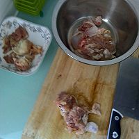 鸡腿炖土豆的做法图解1