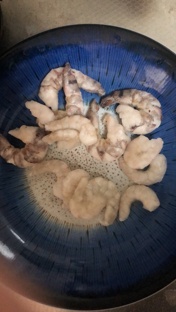 并没有吓味儿也不咋好吃的虾仁滑蛋的做法