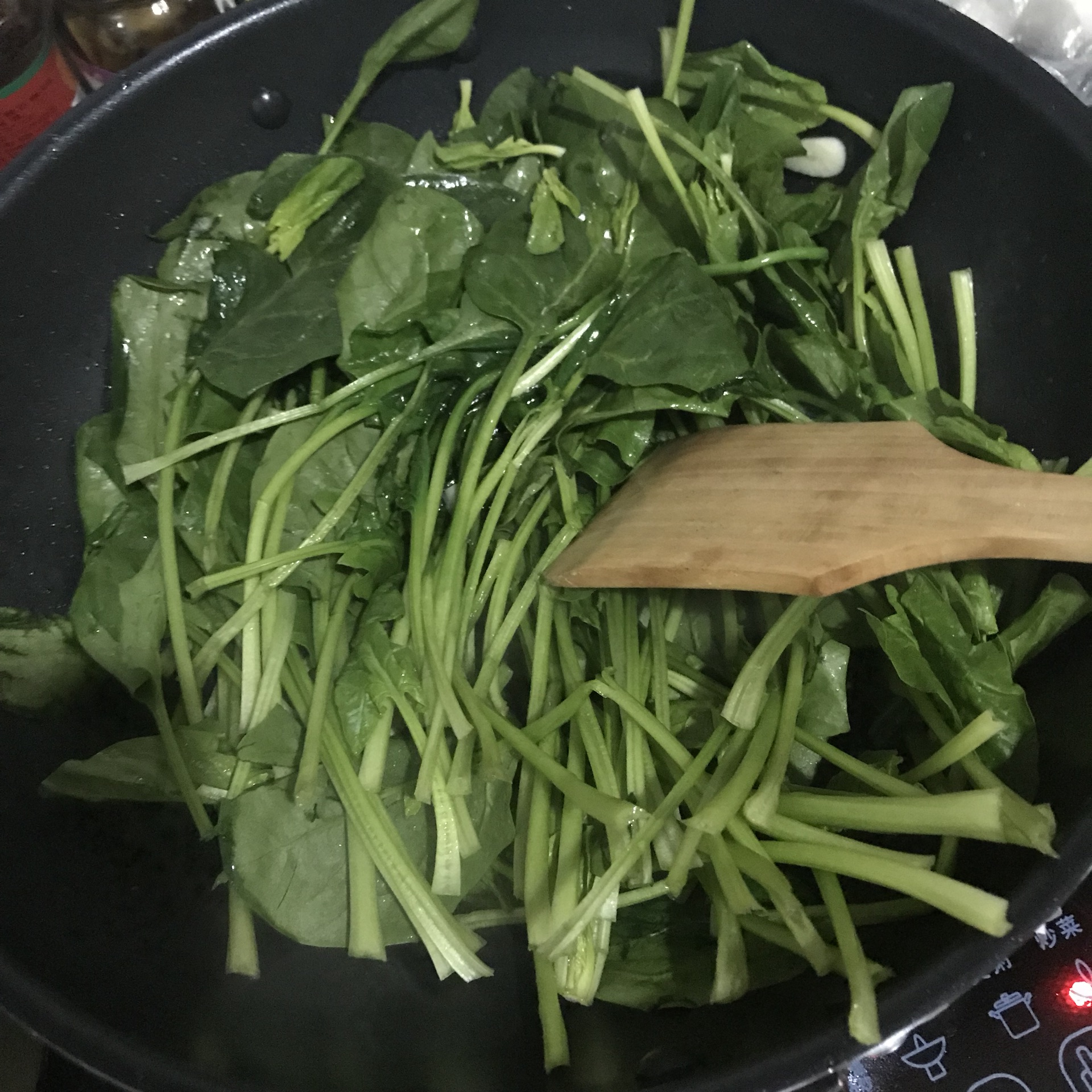 厨师长教你炒菠菜的正确做法，步骤详细，脆绿入味下酒又下饭 - 哔哩哔哩