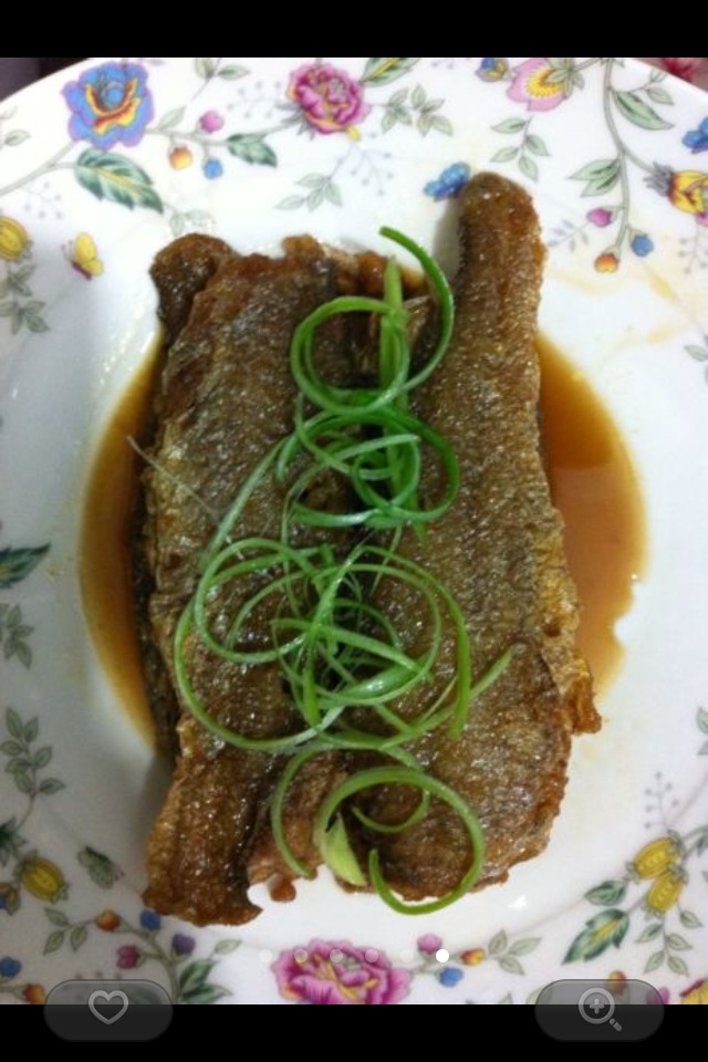 Braised crucian carp with vinegar and sake