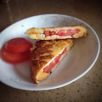 【简易营养早餐】西红柿蛋液三明治的做法图解3