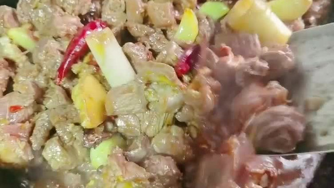 不用除水的牛肉炖黄豆的做法